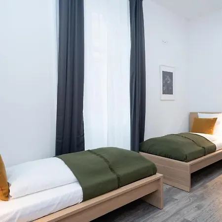 Huge Aparment In The Center With Air Conditioning *