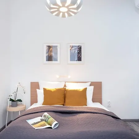 Apartman Huge Aparment In The Center With Air Conditioning *