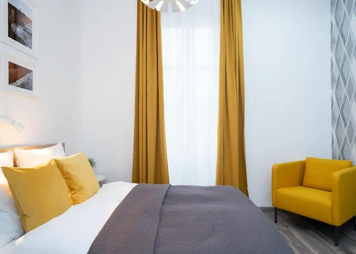 Huge Aparment In The Center With Air Conditioning